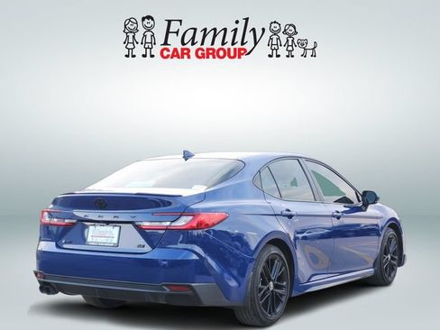 Used 2025 Toyota Camry SE w/ Convenience Package FWD image 4