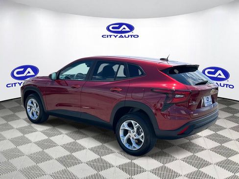 Used 2025 Chevrolet Trax LS w/ LS Convenience Package FWD image 7