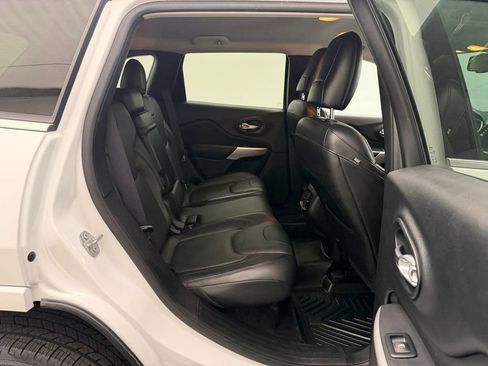 Used 2017 Jeep Cherokee Overland w/ Technology Group AWD/4WD image 24