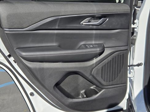 Used 2025 Jeep Grand Cherokee Laredo X image 26