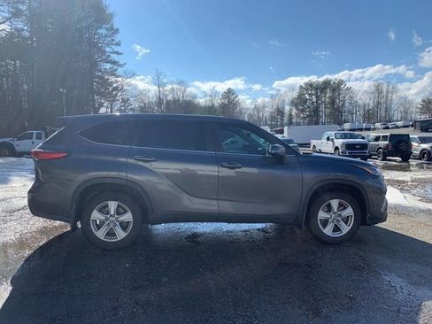 Used 2023 Toyota Highlander LE image 30