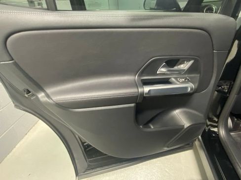 Used 2023 Mercedes-Benz GLB 250 4MATIC image 7