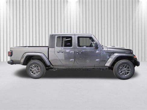 New 2026 Jeep Gladiator Sport image 2