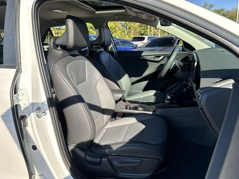 Used 2025 Kia Niro SX Touring image 35