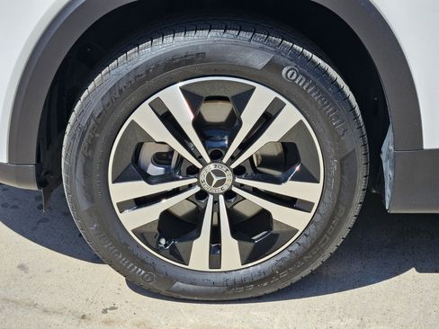 Certified 2025 Mercedes-Benz GLB 250 image 10