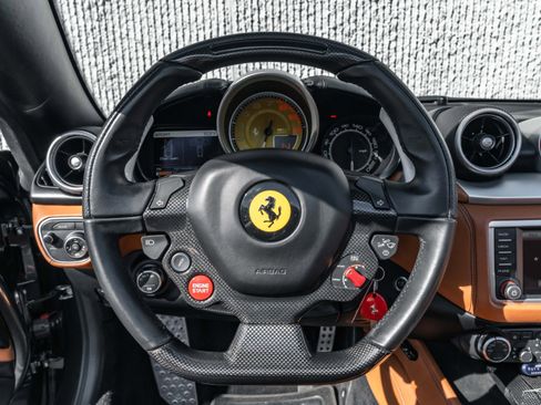 Used 2015 Ferrari California T image 8