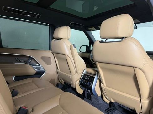 Used 2024 Land Rover Range Rover Long Wheelbase SE AWD/4WD image 31