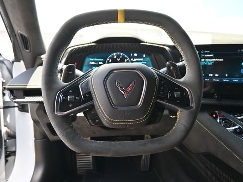 Used 2024 Chevrolet Corvette Stingray Premium Cpe RWD image 18