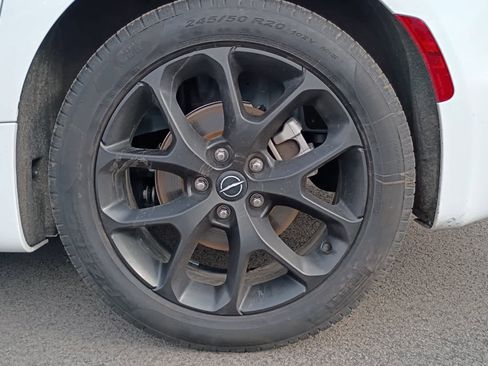 Used 2025 Chrysler Pacifica Limited image 9