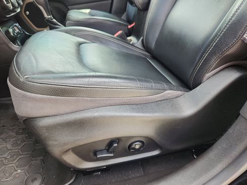 Used 2016 Jeep Renegade Limited image 25