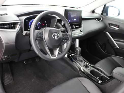 Used 2025 Toyota Corolla Cross XLE FWD image 13