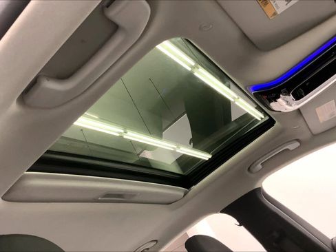 Used 2023 Mercedes-Benz C 300 Sedan image 25