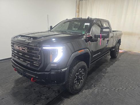 Used 2025 GMC Sierra 2500 AT4X AWD/4WD image 3