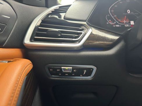 Used 2021 BMW X5 xDrive40i w/ M Sport Package AWD/4WD image 25