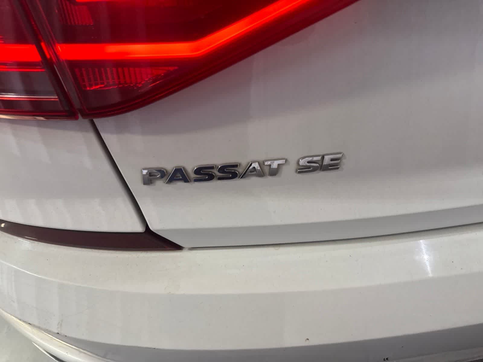 Used 2018 Volkswagen Passat 2.0T SE w/ SE Lighting Package FWD image 12