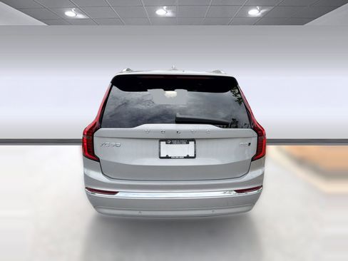 Used 2025 Volvo XC90 B5 Ultra AWD/4WD image 10
