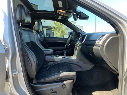 Used 2015 Jeep Grand Cherokee SRT w/ Luxury Group II AWD/4WD image 35