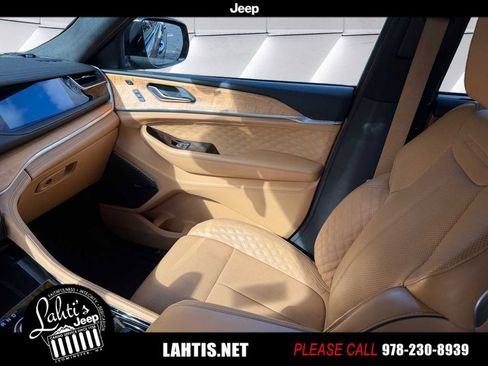 Used 2023 Jeep Grand Cherokee L Summit image 10