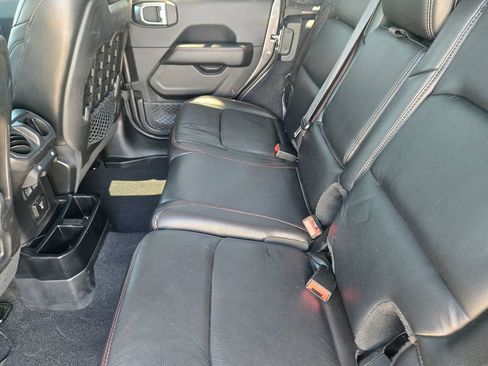 Used 2018 Jeep Wrangler Unlimited Rubicon w/ Dual Top Group AWD/4WD image 10