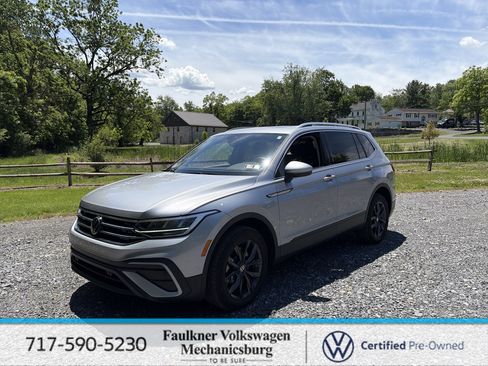 Used 2024 Volkswagen Tiguan SE w/ Panoramic Sunroof Package AWD/4WD image 1