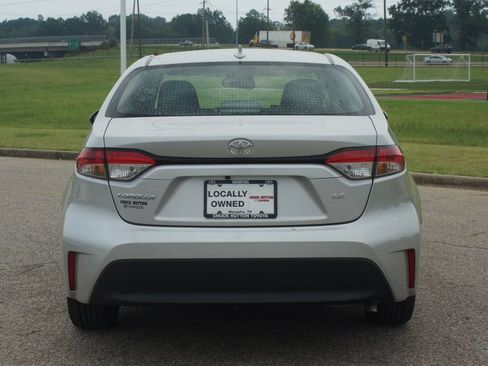 Used 2024 Toyota Corolla LE FWD image 3