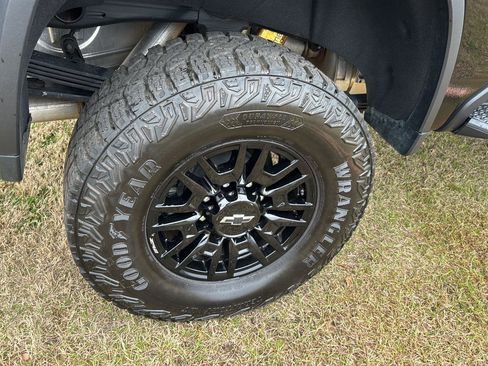 Used 2024 Chevrolet Silverado 2500 ZR2 w/ Technology Package image 33