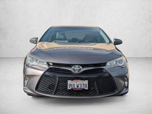 Used 2017 Toyota Camry SE image 2