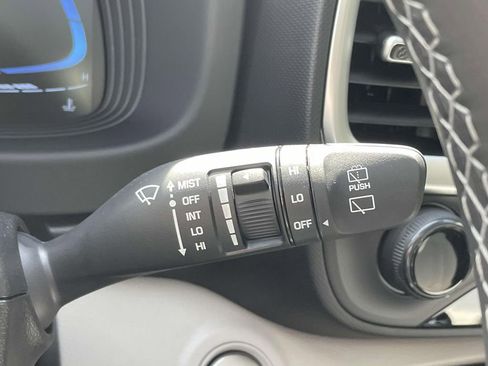 New 2025 Hyundai Venue SEL FWD image 21
