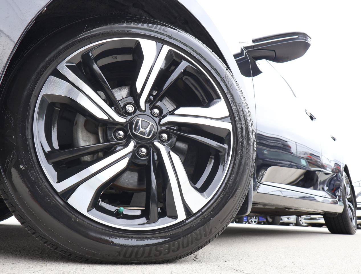 Used 2017 Honda Civic Touring image 25