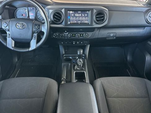 Used 2019 Toyota Tacoma TRD Sport w/ Technology Package AWD/4WD image 3