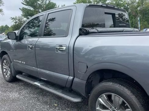 Used 2019 Nissan Titan SV w/ SV Convenience Package AWD/4WD image 4