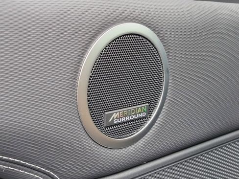 Used 2024 Land Rover Discovery Dynamic SE image 29