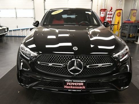 Used 2025 Mercedes-Benz GLC 300 4MATIC image 3