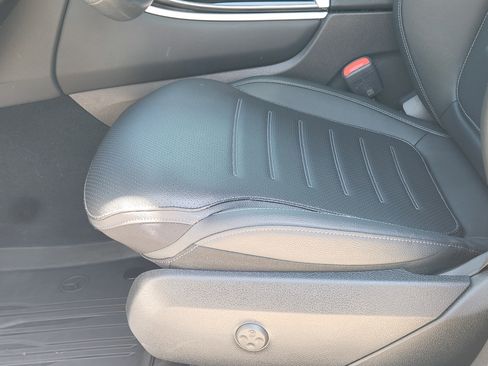 Used 2024 Mercedes-Benz GLC 300 4MATIC image 15