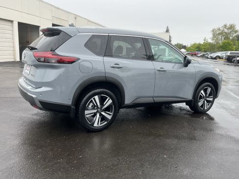 Used 2025 Nissan Rogue SL AWD/4WD image 6