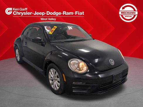 Used 2017 Volkswagen Beetle 1.8T Classic FWD image 1