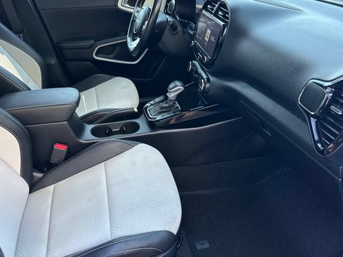 Used 2023 Kia Soul GT-Line FWD image 16