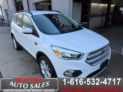 Used 2018 Ford Escape SE FWD image 1