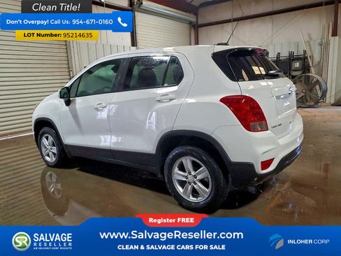 Used 2021 Chevrolet Trax LS w/ Fleet Convenience Package AWD/4WD image 3