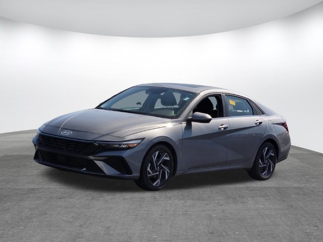 Used 2024 Hyundai Elantra SEL w/ Convenience Package FWD image 4