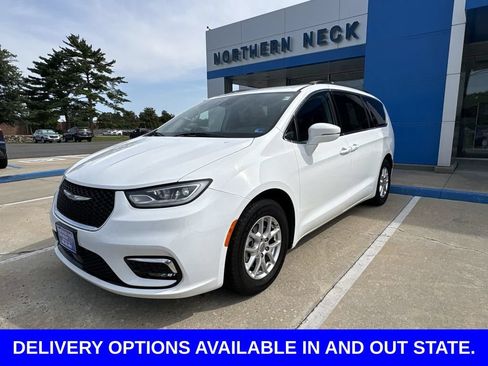 Used 2022 Chrysler Pacifica Touring-L FWD image 4