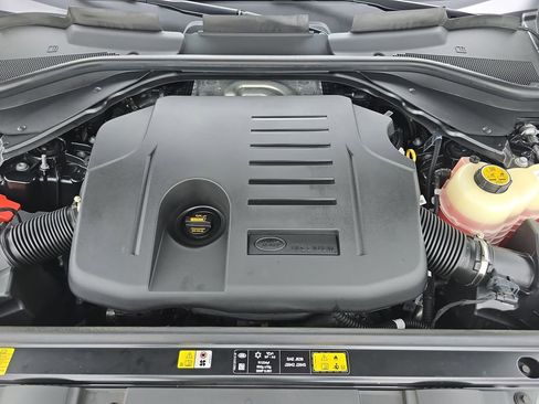 Used 2025 Land Rover Range Rover Sport image 32