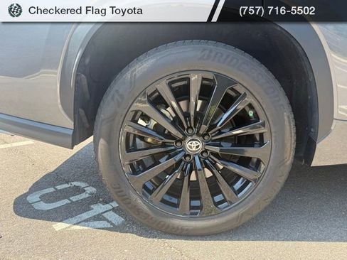 Used 2024 Toyota Highlander XSE image 12