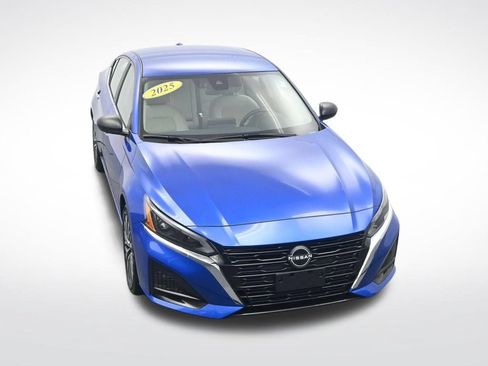Used 2025 Nissan Altima 2.5 SV FWD image 30