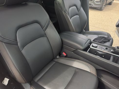 Used 2023 Nissan Pathfinder SL AWD/4WD image 40