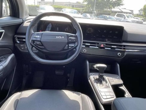 Certified 2026 Kia Sportage EX w/ EX Panorama Roof Package FWD image 11