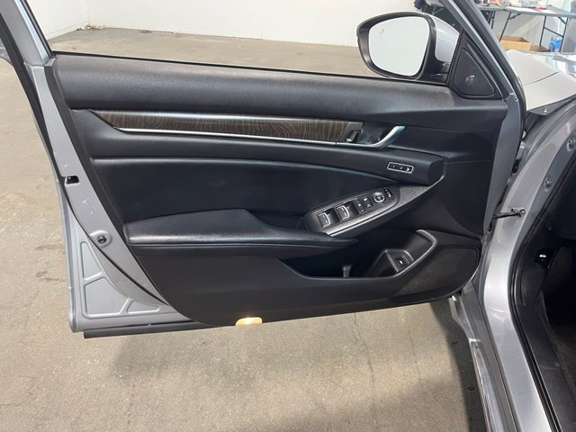 Used 2018 Honda Accord Touring image 25