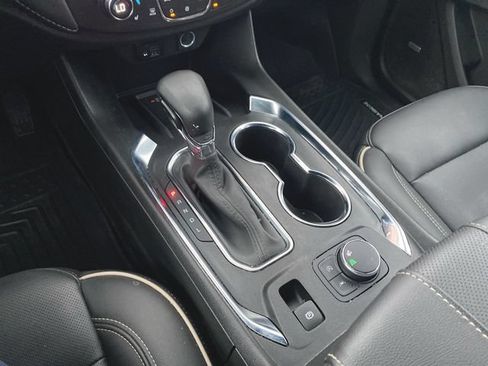 Used 2023 Chevrolet Traverse Premier FWD image 16