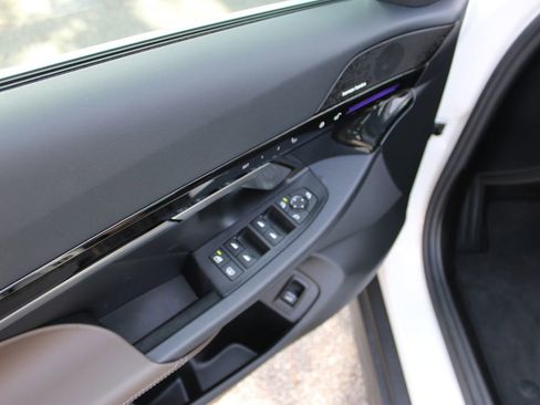 Used 2024 BMW 530i xDrive w/ Executive Package image 28