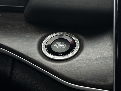 Used 2022 Jeep Grand Cherokee Limited 4xe w/ Luxury Tech Group II image 17